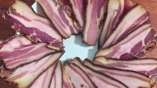 烟熏五花腊肉味道巴适得很哦，好香啊#真材实料才能做出好味道 #农村土猪腊肉 #太香啦 #快来一起尝个