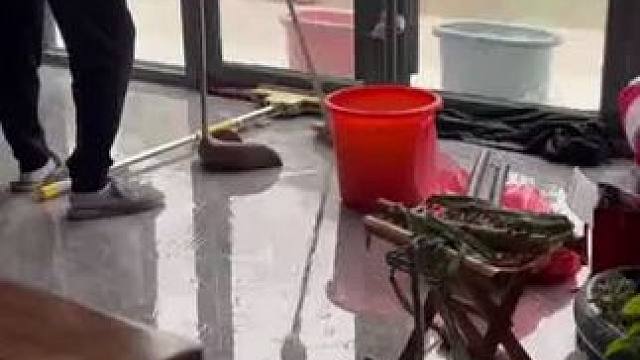 宋某明用非标料给我们建的阳光房倒塌后就找不到人了，你在等我公布你的名字和电话吗？
#强烈推荐 #上热