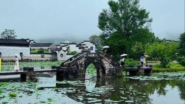 不挑天气的皖南，500r 住进烟雨山水画
#少与人纠缠多看大自然  #古镇打卡 #黄山 #徽州古城 