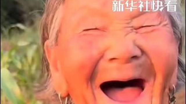 八旬奶奶自学英语流利展示，网友：少女不是年龄，是一种心态