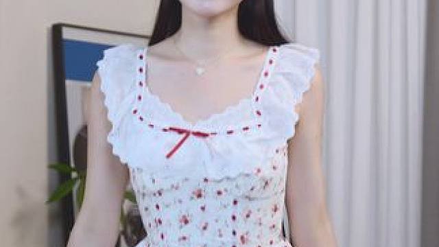 小短裙谁不爱呢~#ootd穿搭 #谁穿谁好看系列 #夏季新款 #穿搭分享