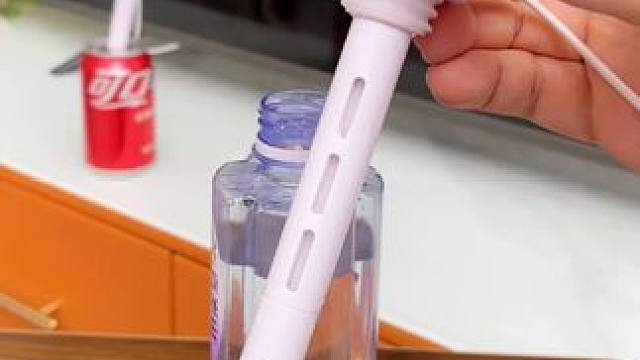 拧在水瓶上就能用的加湿器你见过嘛?小巧便槜很安静，出门带上也方便。#水瓶加温器 #甜甜圈加湿器
