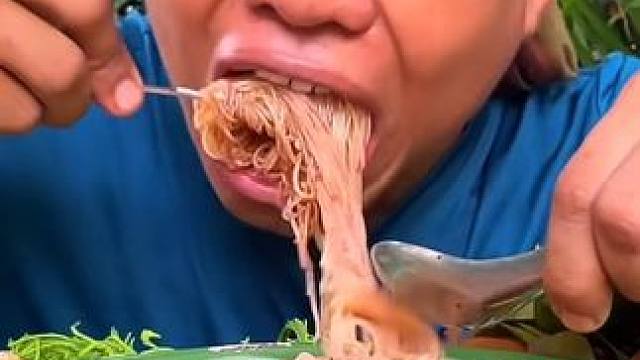 ️酸辣毛蛤凉拌米粉 #美食 #泰国美食 #户外美食 #内容启发搜索