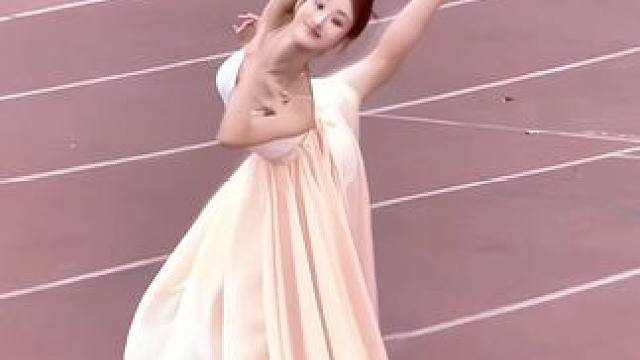 一招鲜吃遍天#古典舞 #舞蹈生 #一字马 #行走江湖摇