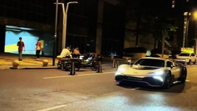 国内首拍奔驰amg one 惊现杭州街头，速度真的太快了，来不急拍#奔驰amgone #杭州万象城 