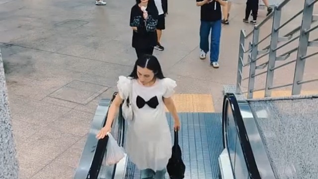 白衣服的小伙好样的