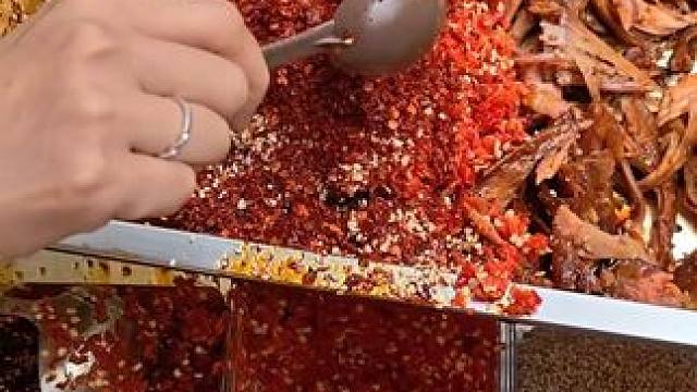 被你们四川的兔子给辣哭！大姐却说只是微辣！ #成都特产 #蓉城仔仔 #成都伴手礼 #成都美食 #夏日