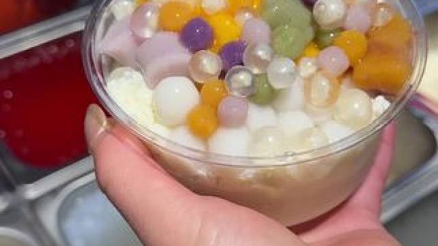 厚牛乳冰渣奶豆腐，有红糖冰渣和厚牛乳冰渣可选择，一个清爽一个奶香味十足