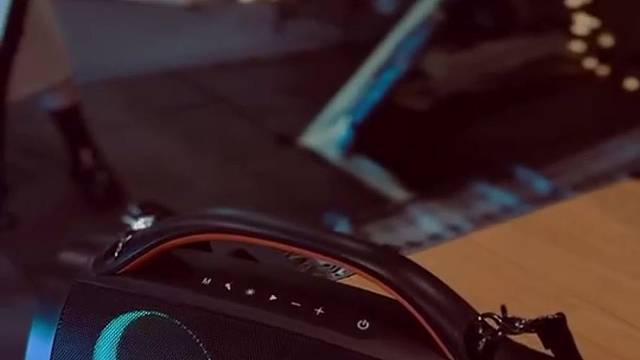 露营党福利来了！防水大功率蓝牙音箱.音质续航超级顶