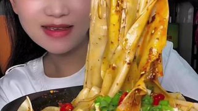 #美食分享 #大口吃面过瘾 #裤带面