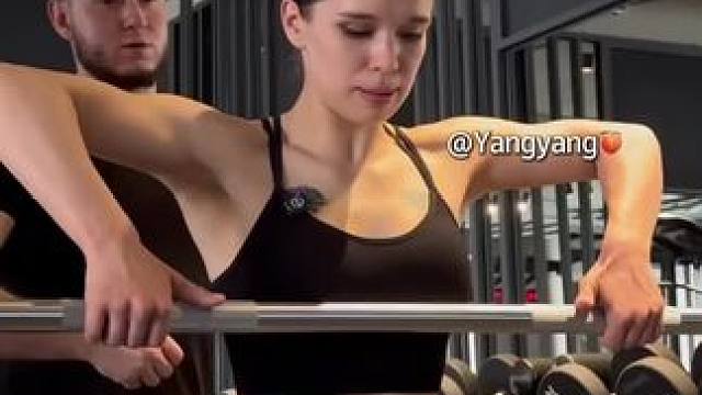 练肩就头痛，主要是怕练错！ #健身 #女子塑形 #练肩