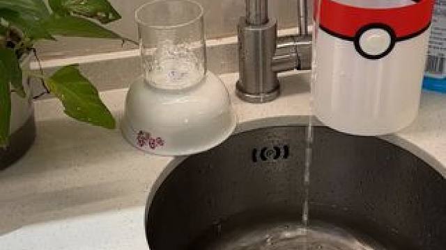 没有男生会拒绝一把会冒蓝光突突突的水枪吧 #有男生会拒绝这个玩具吗 #水枪玩具