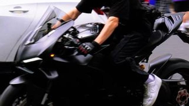 杜卡迪红色的很多 黑色的杜卡迪V4见过吗 #豪车欣赏 #dou是好车 #杜卡迪v4