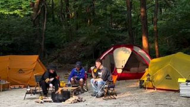 三个好哥们，一去露营去 最后夜里一人一碗泡面实在是太……！#露营报告