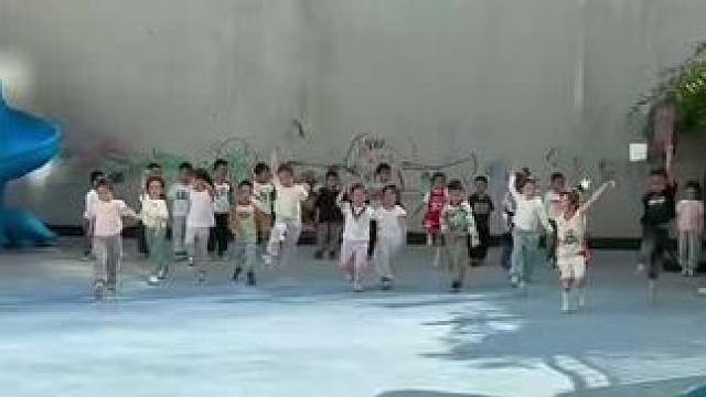 篮球不会说谎
没有奇迹，只有努力的痕迹；
没有运气，只有坚持的勇气；
每一份汗水，都是成功的积累
所