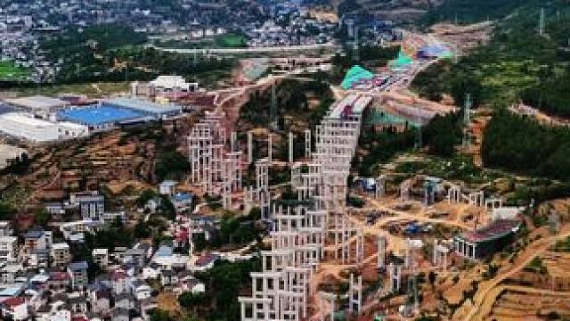 中国基建狂魔，G5京昆高速复线已经修到元坝和荣山来了。#京昆高速复线#旅行推荐官 #原创视频 #蜀道