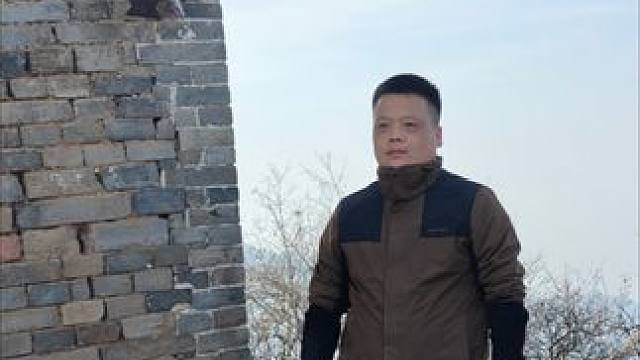 业主自己处理的地面，坑坑洼洼的，还得工人重新处理，哎！#装修设计 #装修日记 #设计 #旧房改造 #