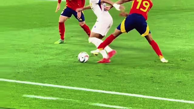 青年才俊的对决，亚马尔和杜埃精彩对位