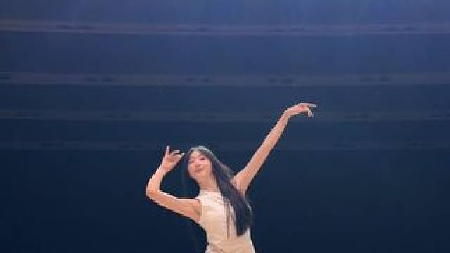 我假装信步闲庭 不去看你的眼睛