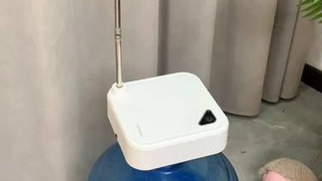 自带托盘抽水器 自带托盘抽水器再也不用手一直在那举着了，荣事达大品牌价格也不贵#小家电  #电动抽水