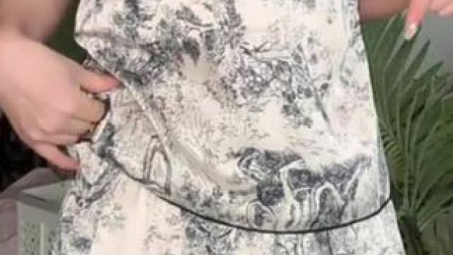 夏天穿冰丝的睡衣也太舒服了，冰冰凉凉丝丝滑滑的，蕾丝搭配水墨画也太好看啦！#睡衣#冰冰凉凉#冰丝睡衣