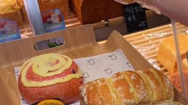 小寨赛格巨好吃的面包！29.9代50！！快！！！！ #崎本香椰季 #西安崎本烘焙小镇