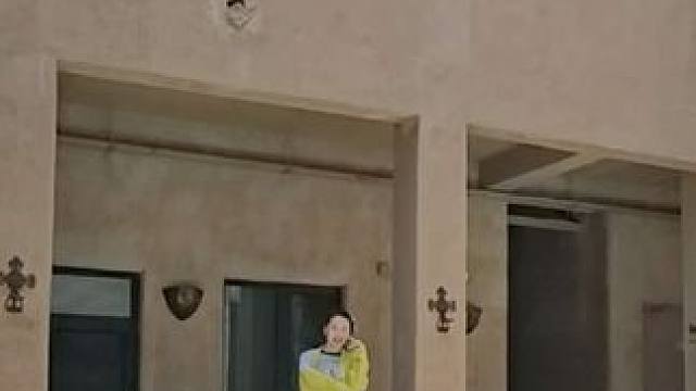 酒店房间门口正好是个网红拍照点～偷感很重的拍了一支夏日神曲…害得我一直放炮都急得开始自创动作了 #r