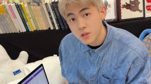 她好像很委屈 我也有点委屈 #情侣日常#小样节