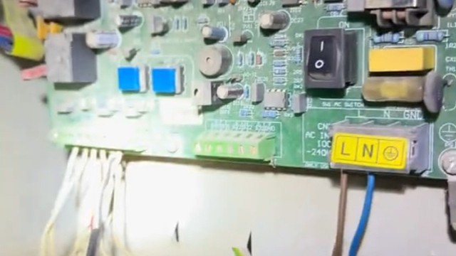 她也没有作案工具，你期待什么