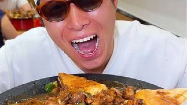 山东#临沂炒鸡 你是真好吃啊！这个酱汁绝了～ #太好吃了 #成梅炒鸡 #无预制菜