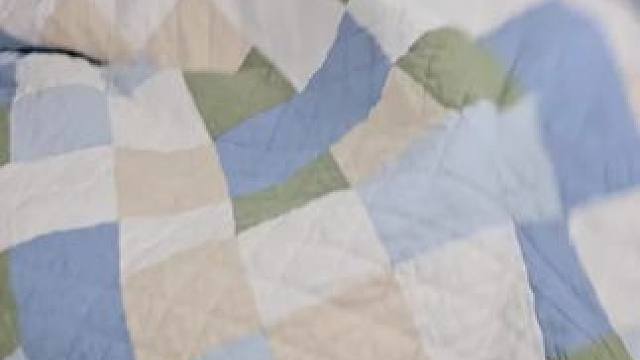 找到的这款隐形床单固定器真的太好用了，不伤床单不留痕迹，床垫下面一压就能一直重复使用了！