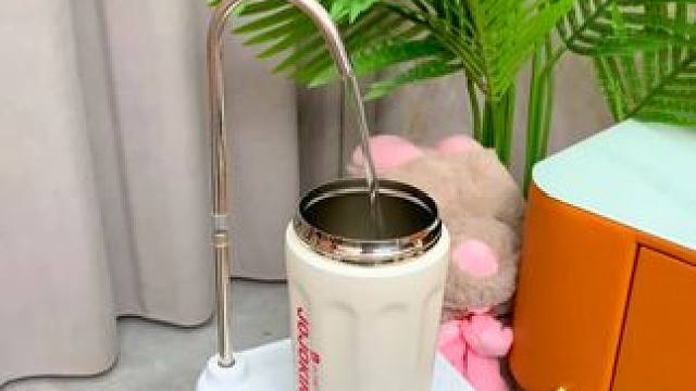 自带托盘抽水器再也不用手一直在那举着了，荣事达大品牌价格也不贵#小家电  #电动抽水器  #抽水器 