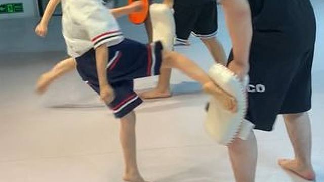 暑假，不是慵懒的代名词，而是热血搏击的战场！！！ #少年搏击 #强身健体保护自己 #日常训练 #搏击