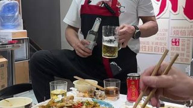 把酒倒满#专业的事情交给专业的人做 #今日工作分享 #我在岗位上继续努力 #炸毛星人爆改挑战