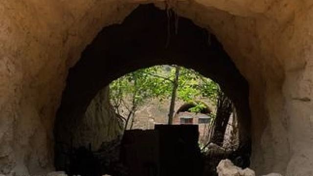 小山村天黑就睡，天不亮就起，不熬夜，没有失眠烦恼，没有任何娱乐聚会，钻到暖暖的被窝睡个安稳觉，简简单