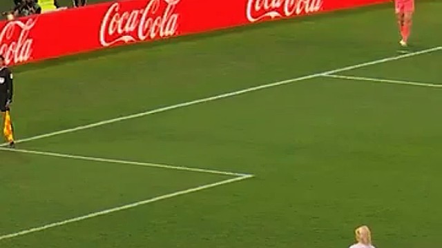 凯丽踢出的球连高速摄像机都难以捕捉#足球