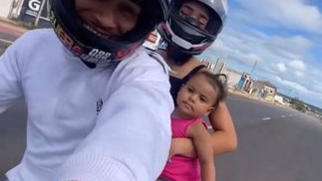 这是要从小感受风和自由吗？#骑上我心爱的小摩 #带着宝贝去旅行 #骑着摩托去旅行 #带娃看世界 #记