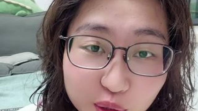 #陈都灵握住了主持人的手 #陈都灵 #万万没想到 #教养 #内容太过真实