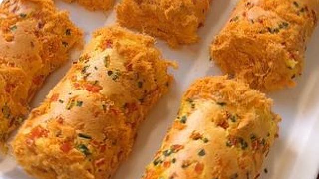 一个蛋糕胚卷了两个卷，不开裂不掉皮，满满的肉松还能爆浆太好吃了#肉松蛋糕卷