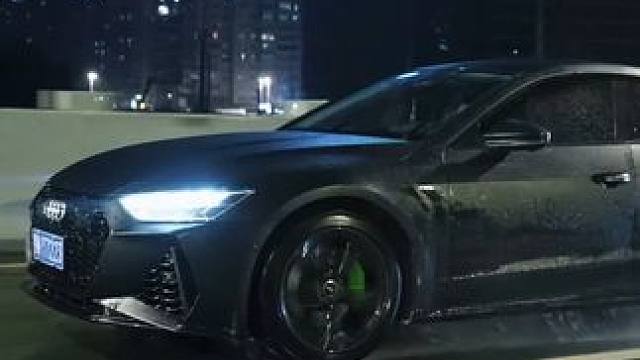 “等有一天我开上梦想的车，一定要在车里单曲循环最好的安排“#奥迪a7#雨夜高架 #汽车摄影