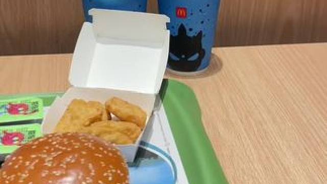 麦当劳【四层肉霸】大满足双人餐只要49.9 - #相信百分之百肉力量
- #汉堡
- #麦当劳
- 