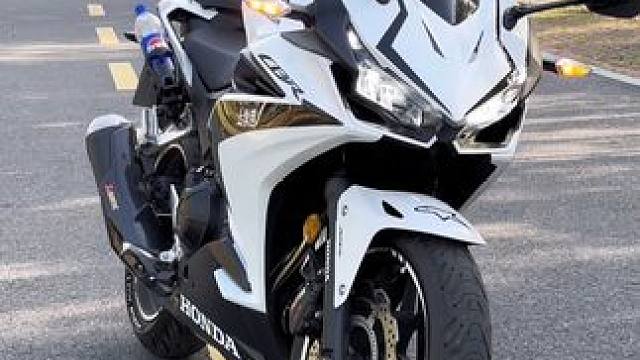 这几天第一批提车的应该都拿到手了，看看爱车啊#cbr400r #本田 #cbr400r