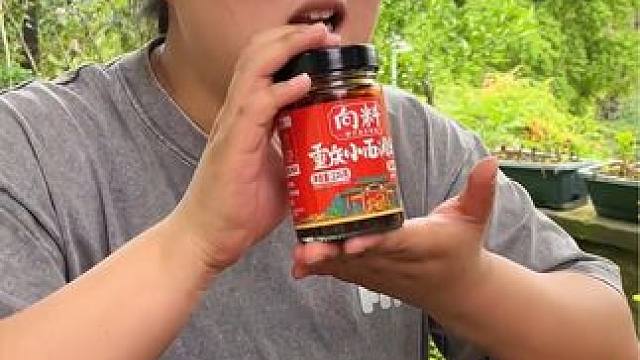 胖妹家新品玻璃瓶装的小面调料来了哈，还是熟悉的配方，味道相当巴适！#小面调料 #调味料推荐 #重庆美