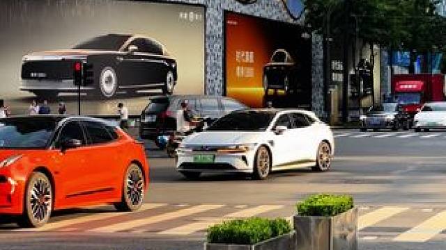 杭州万象城汽车街怕 ｜ 极氪007GT#极氪007gt #杭州万象城 #dou是好车