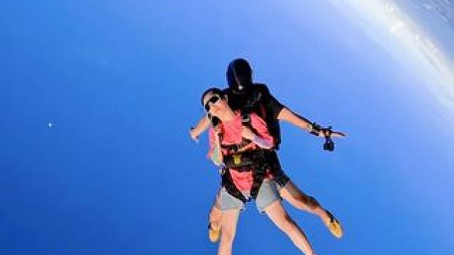 勇敢一点吧，我们不会比今天更年轻了！ #三亚 #跳伞 #勇敢的人先享受世界 #享受自由