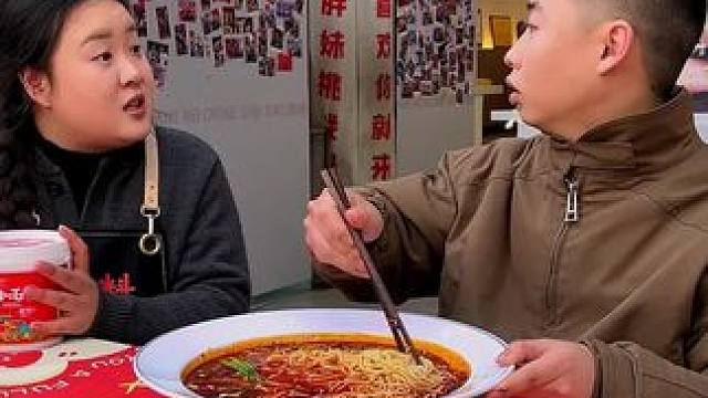 一个月3桶小面调料都吃完了，又来赢调料，小伙真的太喜欢这个味道了#重庆小面#小面调料麻辣鲜香