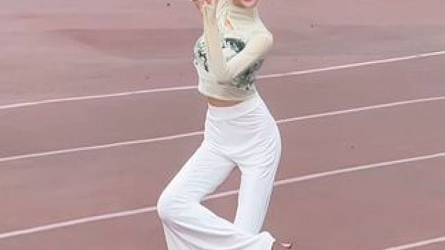 捻过花 惹了白 月下举杯敬沧海#落了白 #古典舞 #专属于中国舞的美