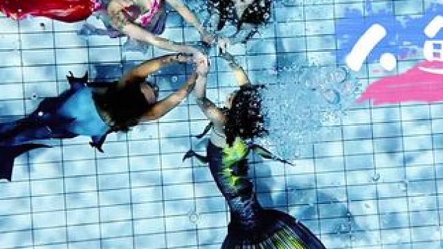 ** 潜入梦幻海域，与美人鱼共舞！**   
想化身童话中的美人鱼吗？‍♀️ 
✨ 鳞片在阳光下闪耀