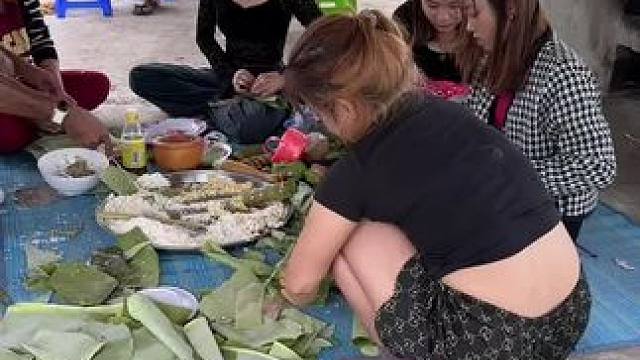 东南亚矮子老婆 #我的乡村生活 #户外烧烤野炊 #原创视频 #日常生活 #包粽子