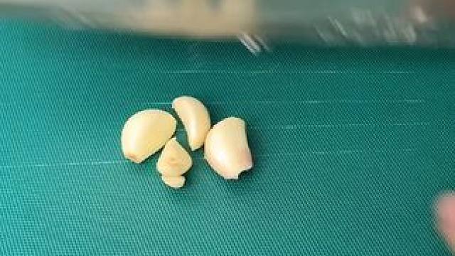 研磨器 这个小小研磨器，用起来还真挺方便的！磨完可以直接当个蘸料碟用！平时想喝个姜茶用起来也特别方便